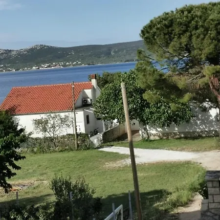 Kod Lovca Konukevi Sveti Petar (Zadar)